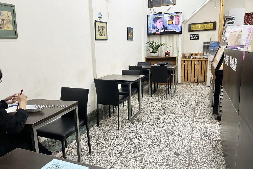 台中南屯│曲媽媽牛肉麵水餃-大墩店。九層塔水餃美味口味特別