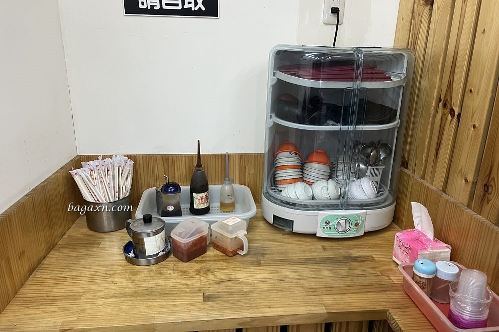 台中南屯│曲媽媽牛肉麵水餃-大墩店。九層塔水餃美味口味特別