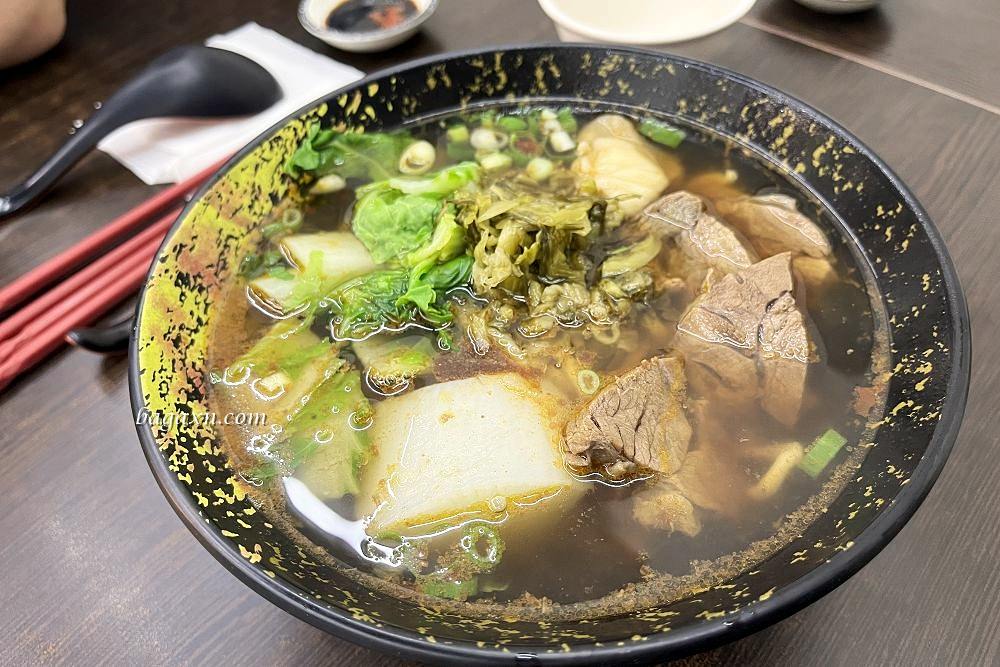 台中南屯│曲媽媽牛肉麵水餃-大墩店。九層塔水餃美味口味特別