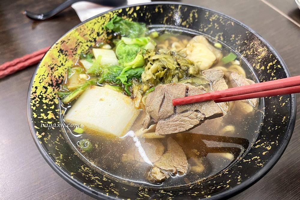 台中南屯│曲媽媽牛肉麵水餃-大墩店。九層塔水餃美味口味特別