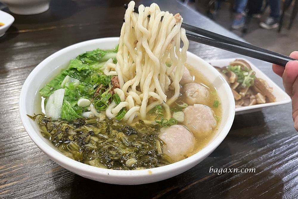 南屯麵店│條條有理_鮮蝦餛飩麵飽滿多汁，麵條口感Q好勁道