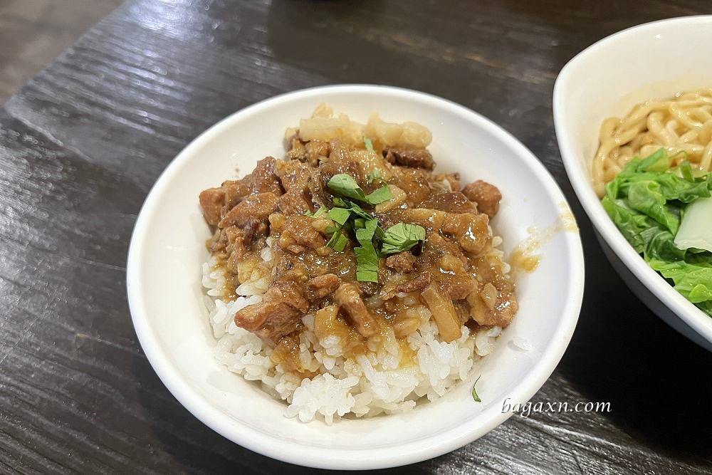 南屯麵店│條條有理_鮮蝦餛飩麵飽滿多汁，麵條口感Q好勁道