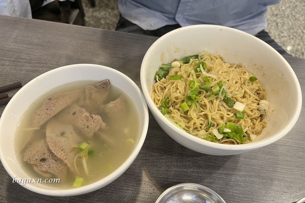 台中南屯│沐森麵店。意麵QQ有嚼勁，豬肝湯鮮嫩料多多