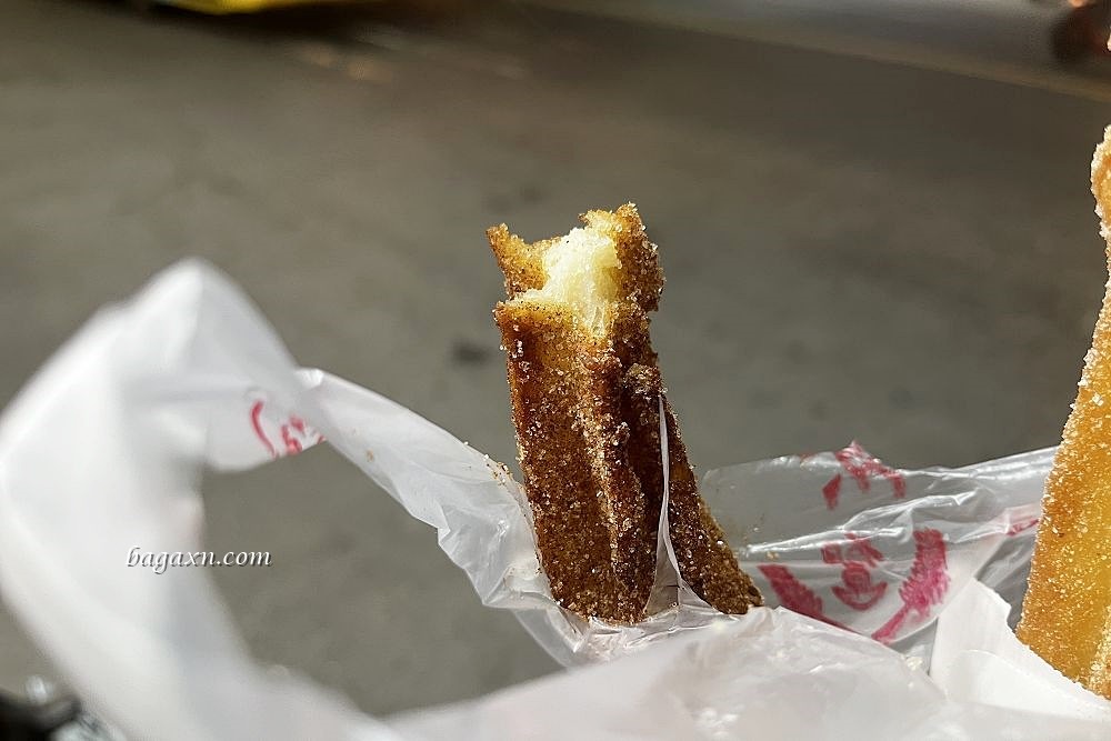 逢甲美食│法國Anais吉拿棒逢甲總店。現炸超好吃，口味選擇多，肉桂口味最高！