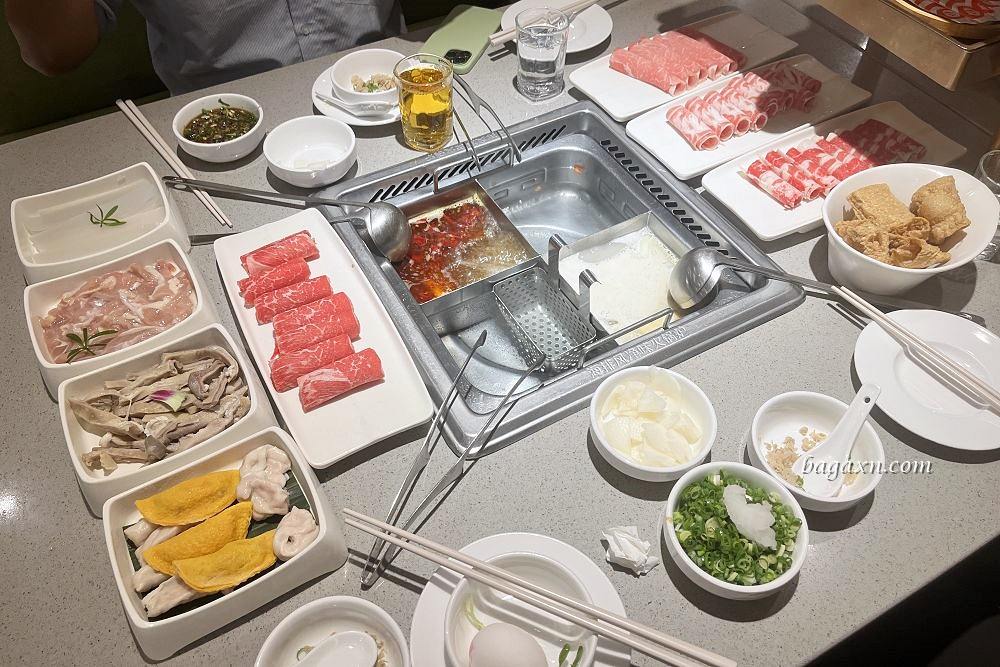 台中西屯│海底撈台中大遠百店。服務不錯撈麵甩麵表演炒熱氣氛