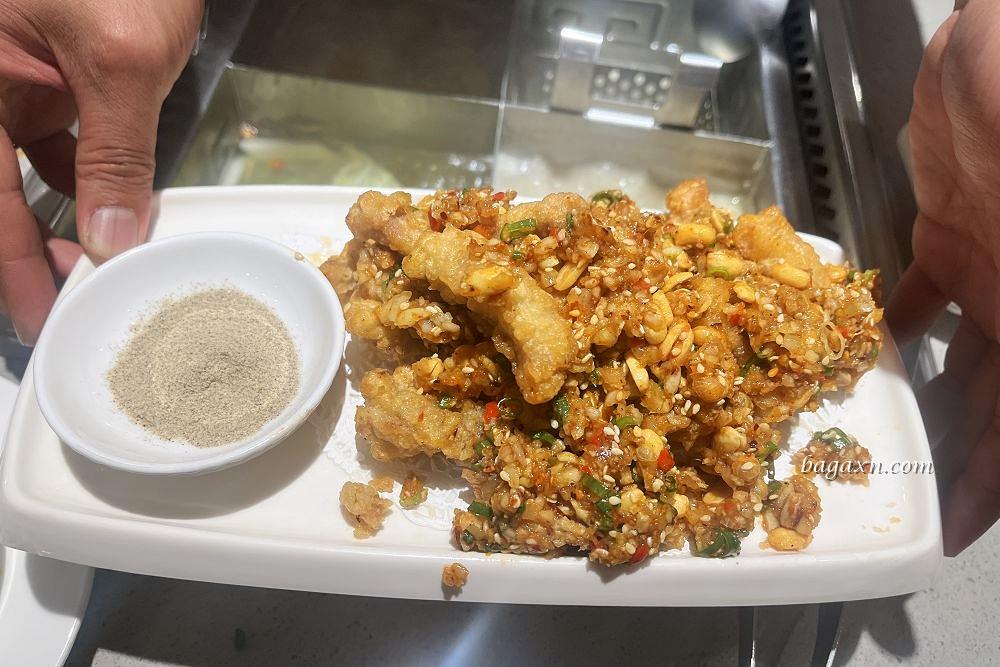 台中西屯│海底撈台中大遠百店。服務不錯撈麵甩麵表演炒熱氣氛