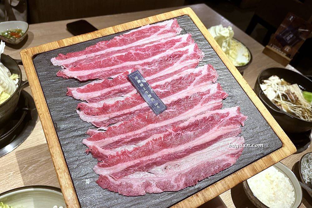 台中北屯│湯棧中清店。中式口味火鍋，剝皮辣椒雞湯頭讚，冷藏肉就是比較鮮美。