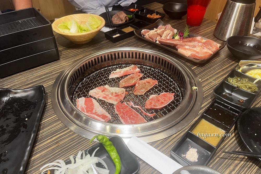 台中南屯│燒肉眾文心二代店。一樣是吃到飽但變得有質感些，類居酒屋的感覺