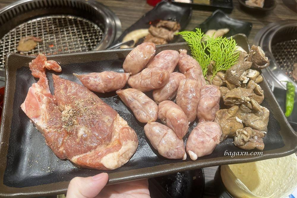 台中南屯│燒肉眾文心二代店。一樣是吃到飽但變得有質感些，類居酒屋的感覺