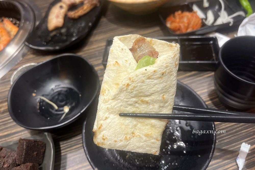 台中南屯│燒肉眾文心二代店。一樣是吃到飽但變得有質感些，類居酒屋的感覺