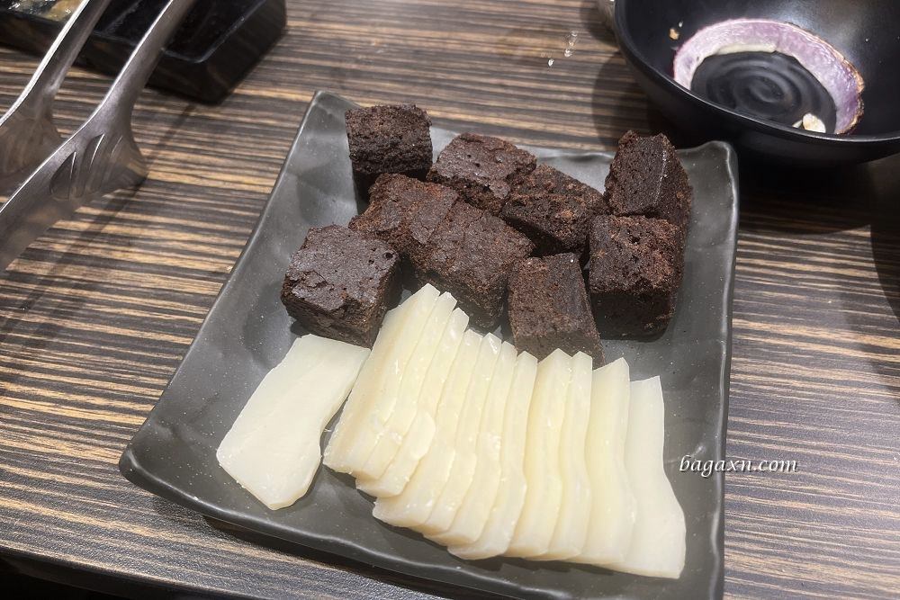 台中南屯│燒肉眾文心二代店。一樣是吃到飽但變得有質感些，類居酒屋的感覺