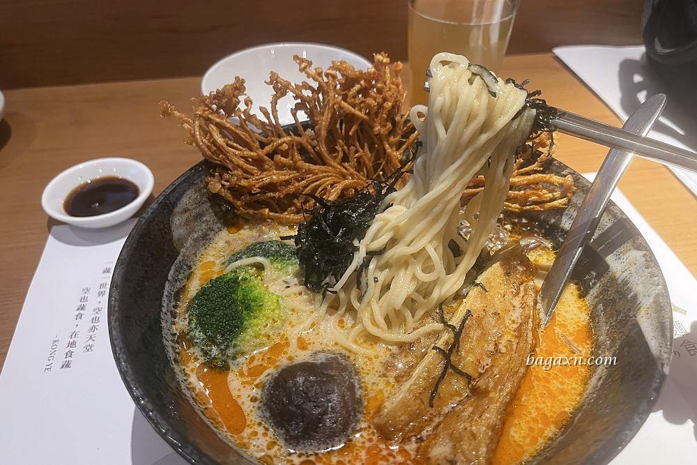 台中西屯│空也素麵食。很好吃的素食麵店,炸物挺出色的 - 第7張圖 台中西屯│空也素麵食。很好吃的素食麵店,炸物挺出色的