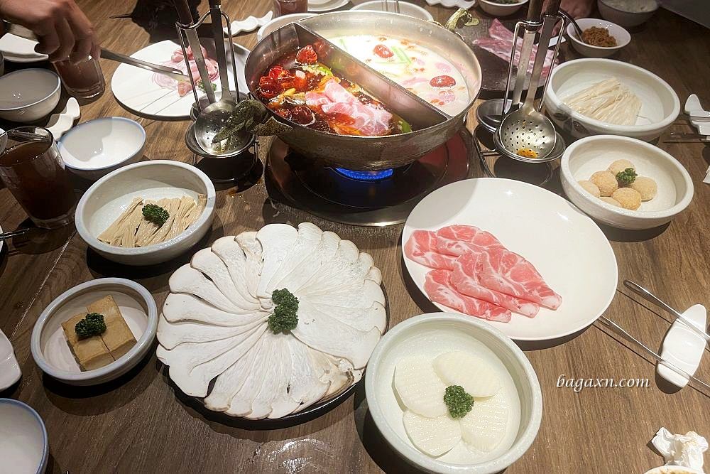 台中南屯│老常在麻辣鍋。鍋底豆腐是我吃過最好吃的