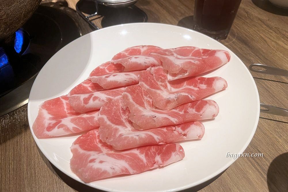 台中南屯│老常在麻辣鍋。鍋底豆腐是我吃過最好吃的