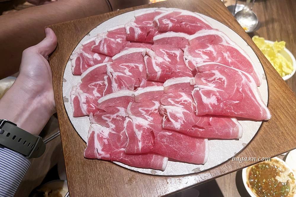 台中南屯│老常在麻辣鍋。鍋底豆腐是我吃過最好吃的