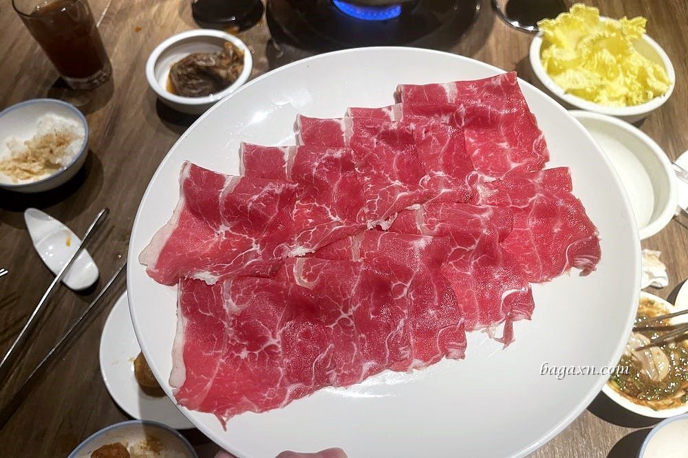 台中南屯│老常在麻辣鍋。鍋底豆腐是我吃過最好吃的