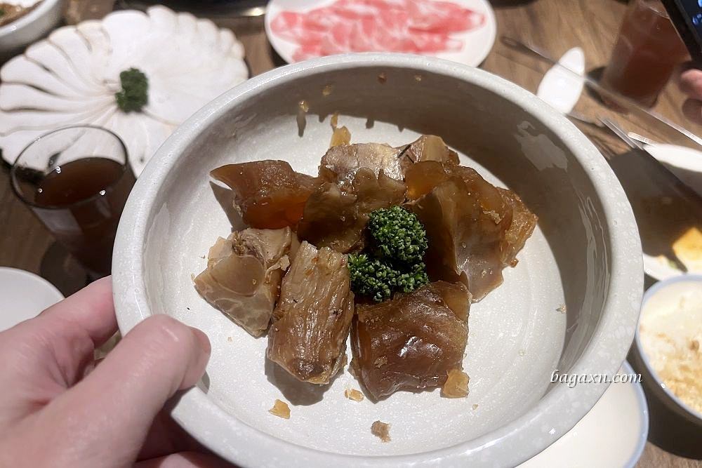 台中南屯│老常在麻辣鍋。鍋底豆腐是我吃過最好吃的