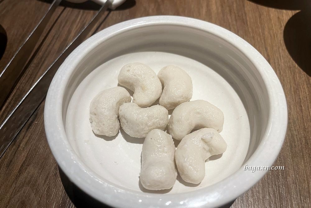 台中南屯│老常在麻辣鍋。鍋底豆腐是我吃過最好吃的