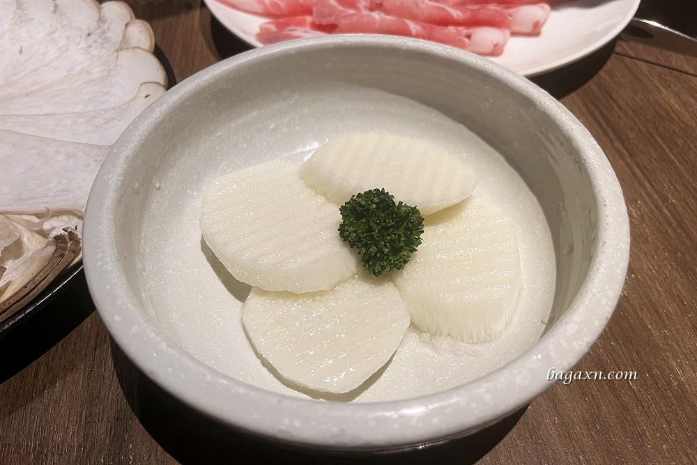 台中南屯│老常在麻辣鍋。鍋底豆腐是我吃過最好吃的