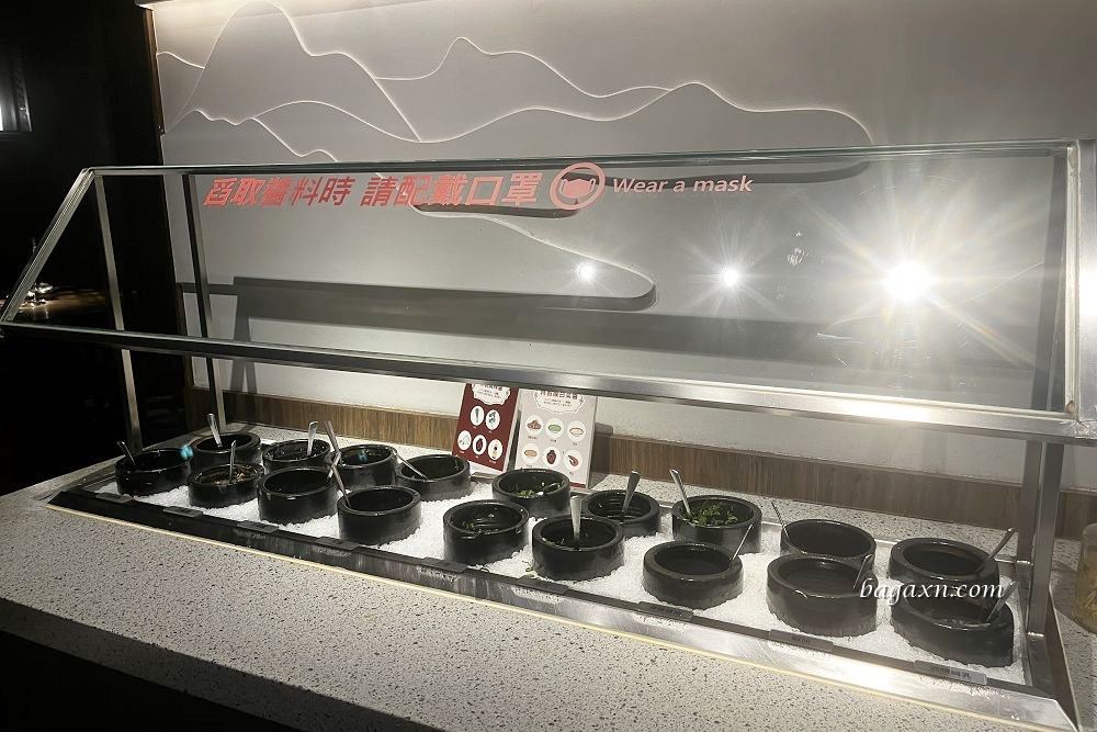 台中南屯│老常在麻辣鍋。鍋底豆腐是我吃過最好吃的