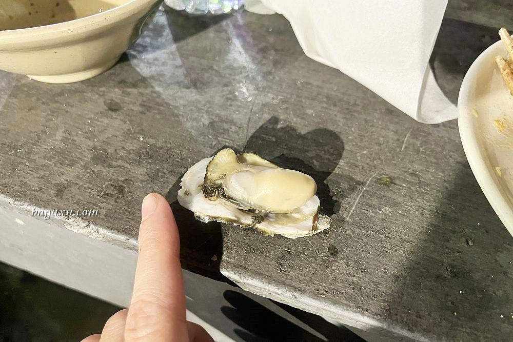 台中沙鹿│蠔膽你來景觀碳烤。新鮮生蚵與多款食材吃到飽，露天碳烤邊吃邊賞大肚山夜景。