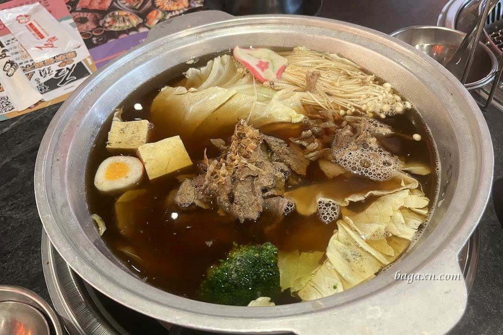 豐原燒烤│石頭日式炭火燒肉豐原館。副食選擇多，還有哈根達斯莫凡彼吃到飽