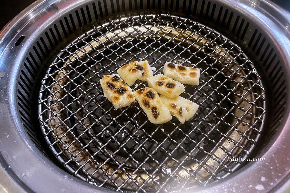 豐原燒烤│石頭日式炭火燒肉豐原館。副食選擇多，還有哈根達斯莫凡彼吃到飽
