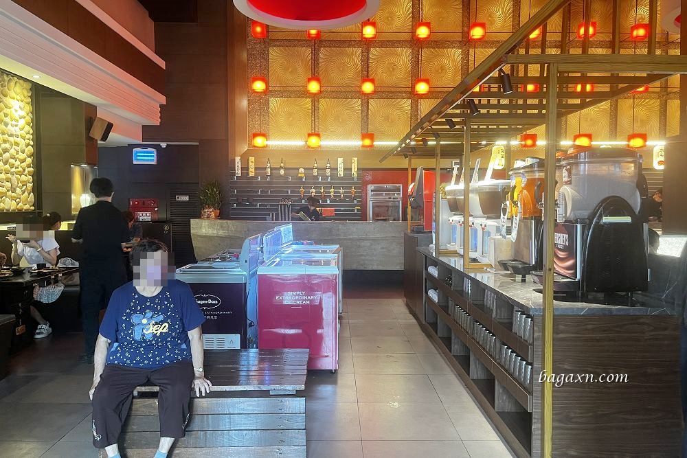 豐原燒烤│石頭日式炭火燒肉豐原館。副食選擇多，還有哈根達斯莫凡彼吃到飽