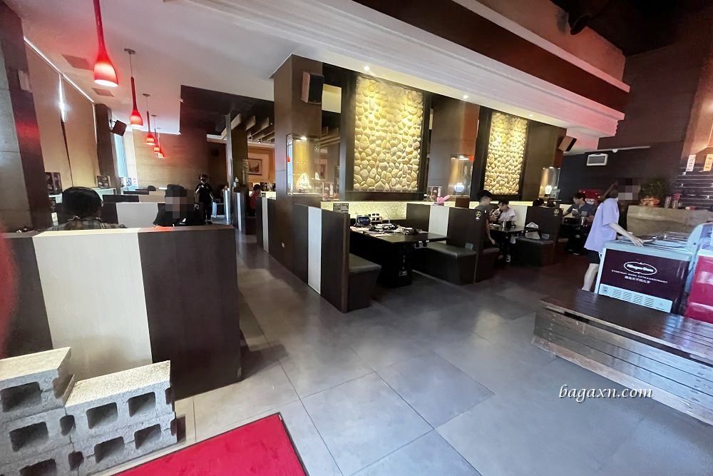 豐原燒烤│石頭日式炭火燒肉豐原館。副食選擇多，還有哈根達斯莫凡彼吃到飽