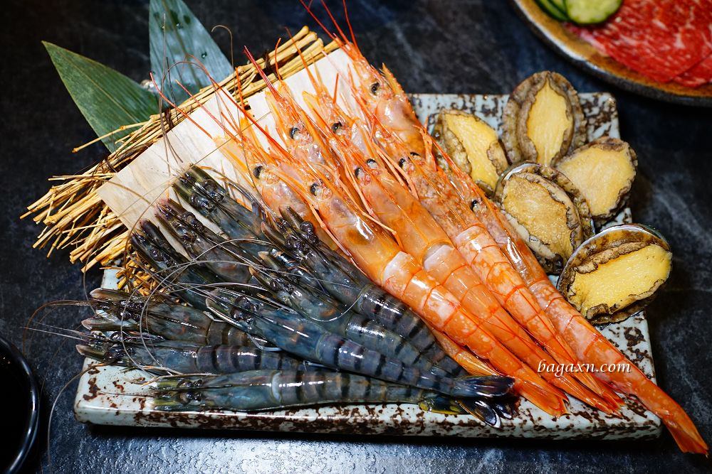 豐原燒肉│石頭日式炭火燒肉豐原館。2023改版新菜單，高品質肉類海鮮還有甜點櫃
