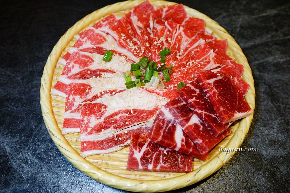 豐原燒肉│石頭日式炭火燒肉豐原館。2023改版新菜單，高品質肉類海鮮還有甜點櫃