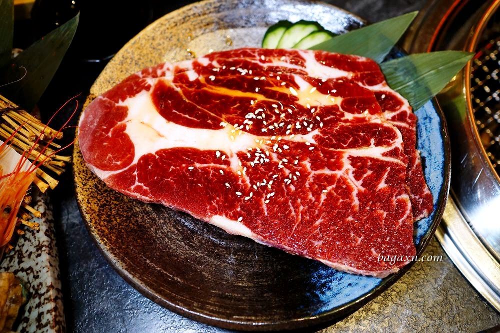 豐原燒肉│石頭日式炭火燒肉豐原館。2023改版新菜單，高品質肉類海鮮還有甜點櫃