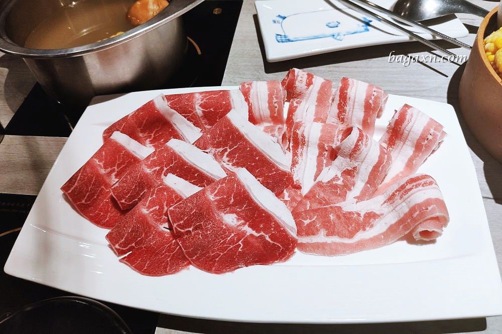 后里火鍋│這一小鍋(台中麗寶店)。整體口味偏淡，麵茶霜淇淋特別