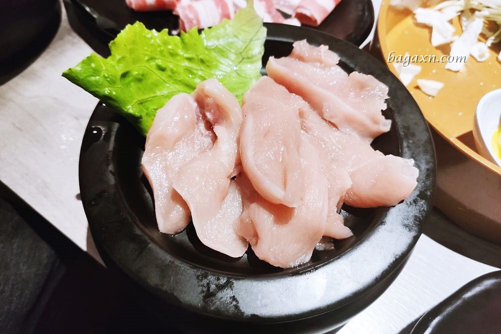 后里火鍋│這一小鍋(台中麗寶店)。整體口味偏淡，麵茶霜淇淋特別