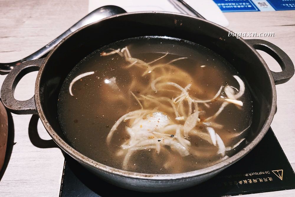 后里火鍋│這一小鍋(台中麗寶店)。整體口味偏淡，麵茶霜淇淋特別