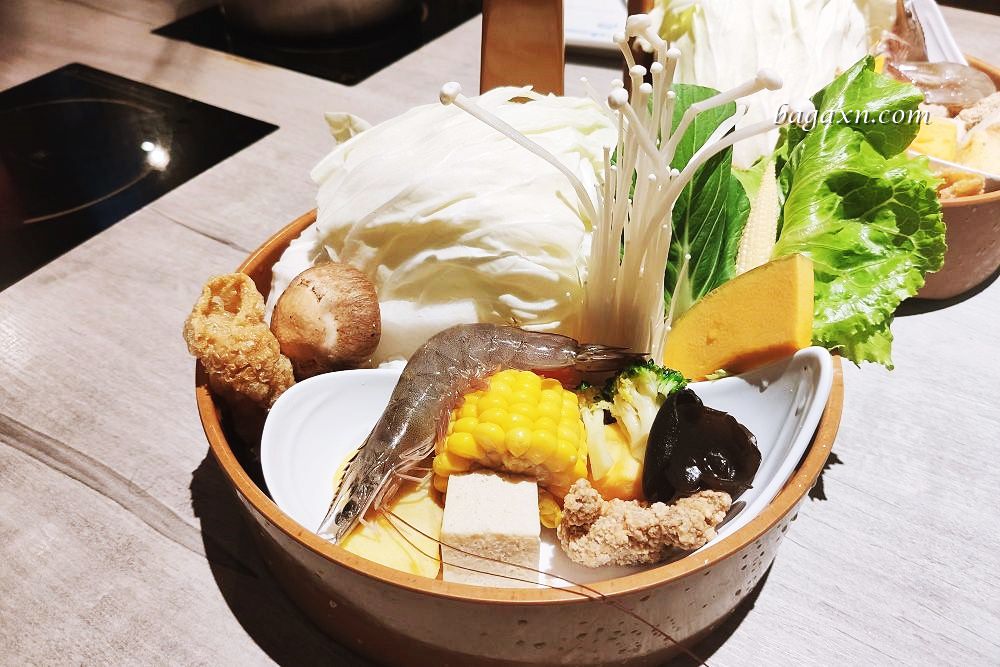 后里火鍋│這一小鍋(台中麗寶店)。整體口味偏淡，麵茶霜淇淋特別