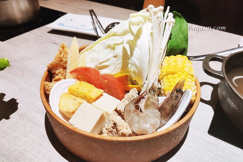 后里火鍋│這一小鍋(台中麗寶店)。整體口味偏淡，麵茶霜淇淋特別