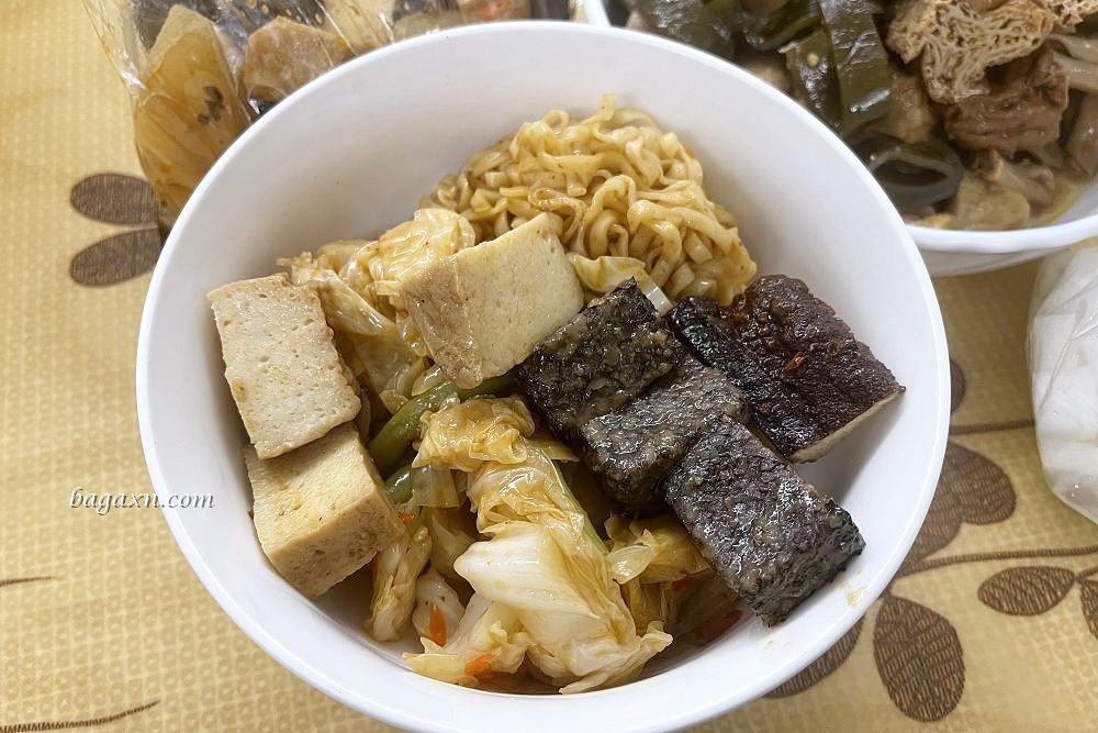 逢甲美食│秘醬滷味。口味不錯的乾滷味,推紅蔥乾麵、滷炸豆腐及炸蛋 - 第7張圖 逢甲美食│秘醬滷味。口味不錯的乾滷味,推紅蔥乾麵、滷炸豆腐及炸蛋