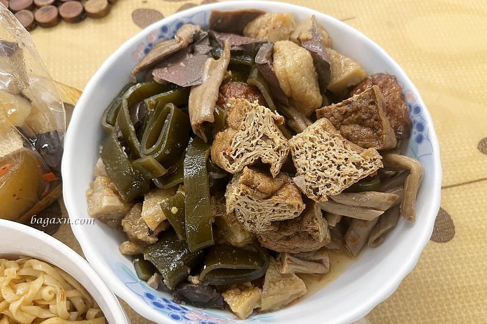 逢甲美食│秘醬滷味。口味不錯的乾滷味,推紅蔥乾麵、滷炸豆腐及炸蛋 - 第8張圖 逢甲美食│秘醬滷味。口味不錯的乾滷味,推紅蔥乾麵、滷炸豆腐及炸蛋