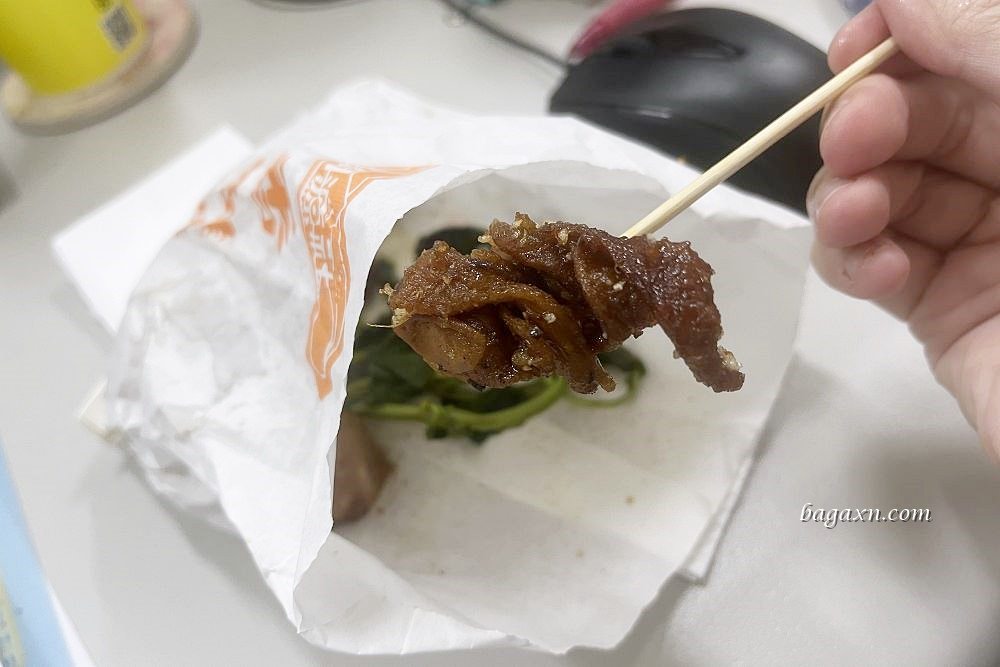 台中南屯│開源社香雞排南屯店。雞排只40元真的便宜，刷醬也很好吃