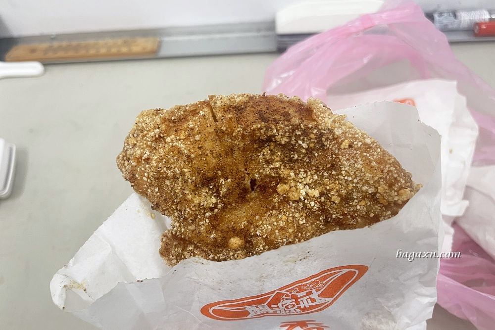 台中南屯│開源社香雞排南屯店。雞排只40元真的便宜，刷醬也很好吃