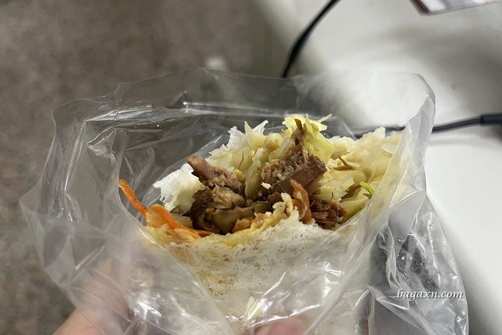 台中南屯│阿靜潤餅大墩十街店。滷肉入餡可挑肥瘦還不錯