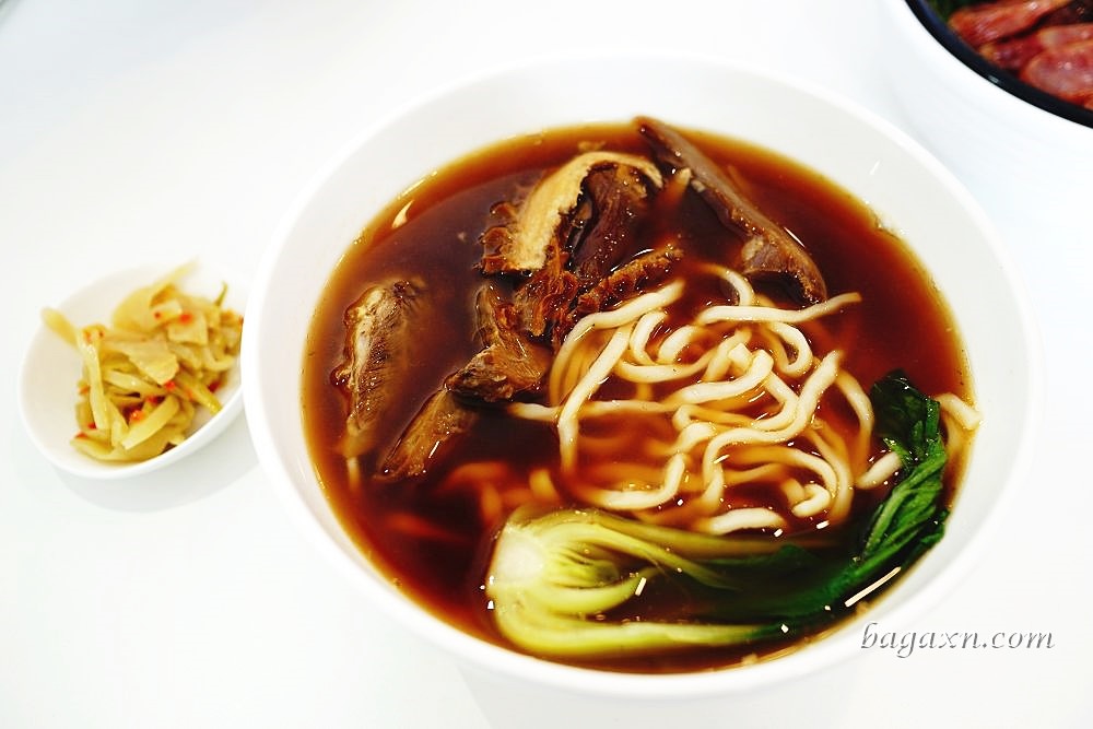 台中漢口路美食│陸羽軒。陸園旗下新品牌，主打江南小點煲飯勁麵