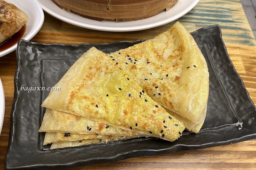 台中西區│饕之鄉李姐的店。小籠湯包汁多餡滿，綠豆餡餅酥甜好吃