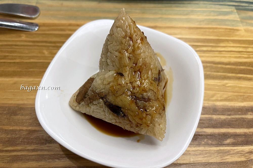 台中西區│饕之鄉李姐的店。小籠湯包汁多餡滿，綠豆餡餅酥甜好吃