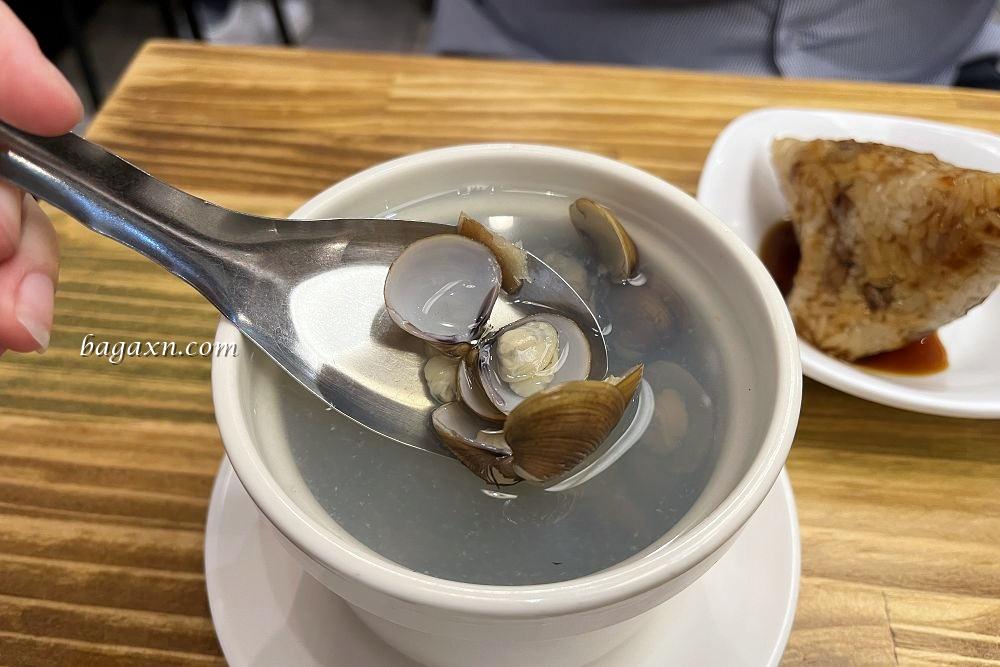 台中西區│饕之鄉李姐的店。小籠湯包汁多餡滿，綠豆餡餅酥甜好吃