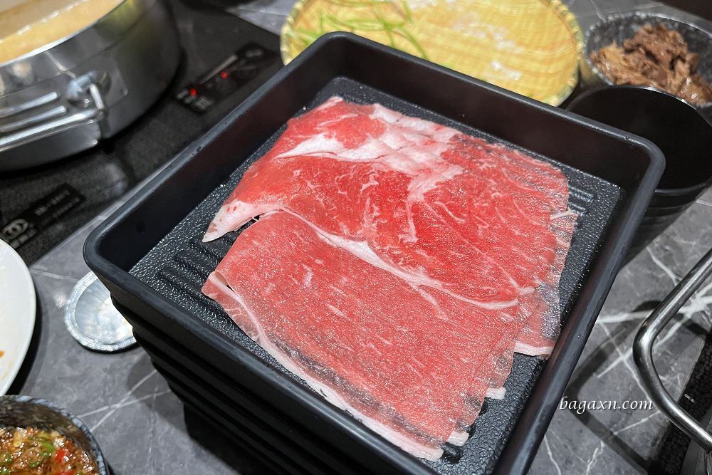 台中南屯│壽喜燒一丁永春店。2024新菜單有鴛鴦鍋，日本和牛無骨牛小排要788元