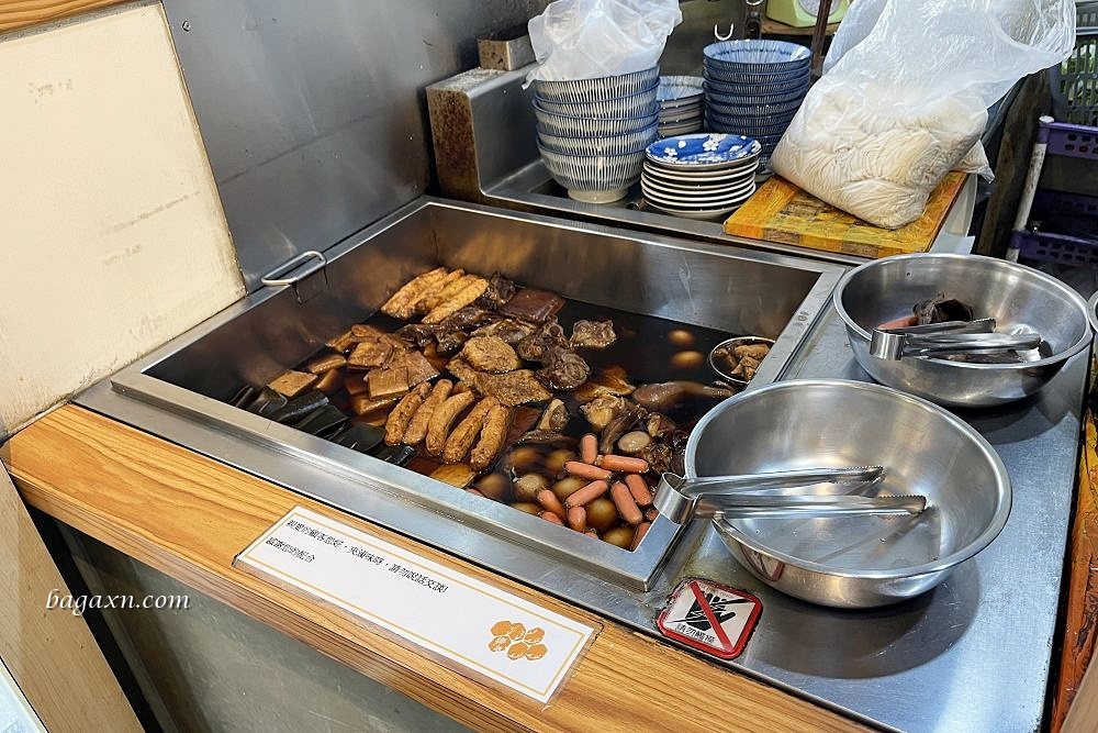 台中南屯│鄉遇麵棧。很淋辣乾拌麵與肉骨茶湯頗有特色