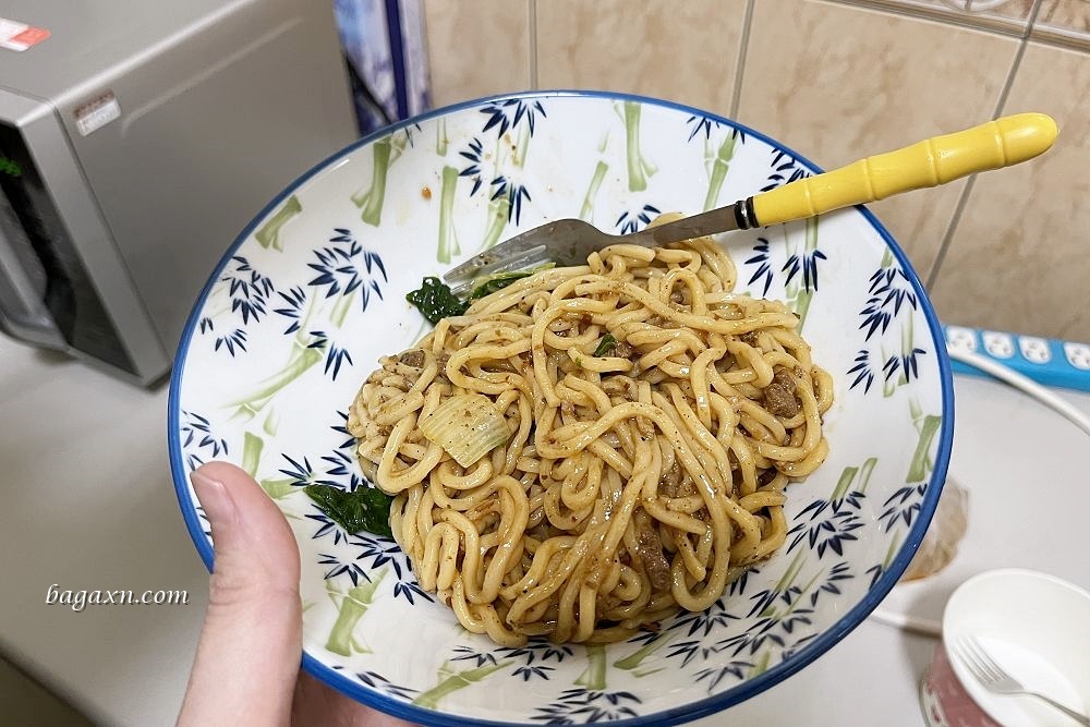 台中南屯│鄉遇麵棧。很淋辣乾拌麵與肉骨茶湯頗有特色