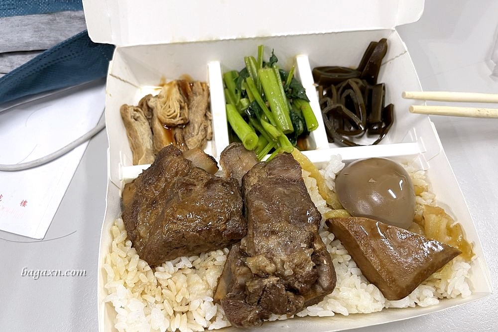 台中南屯│鄉遇麵棧。很淋辣乾拌麵與肉骨茶湯頗有特色